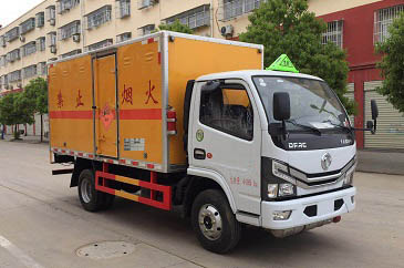 程力威牌CLW5040XQYE6型爆破器材運(yùn)輸車